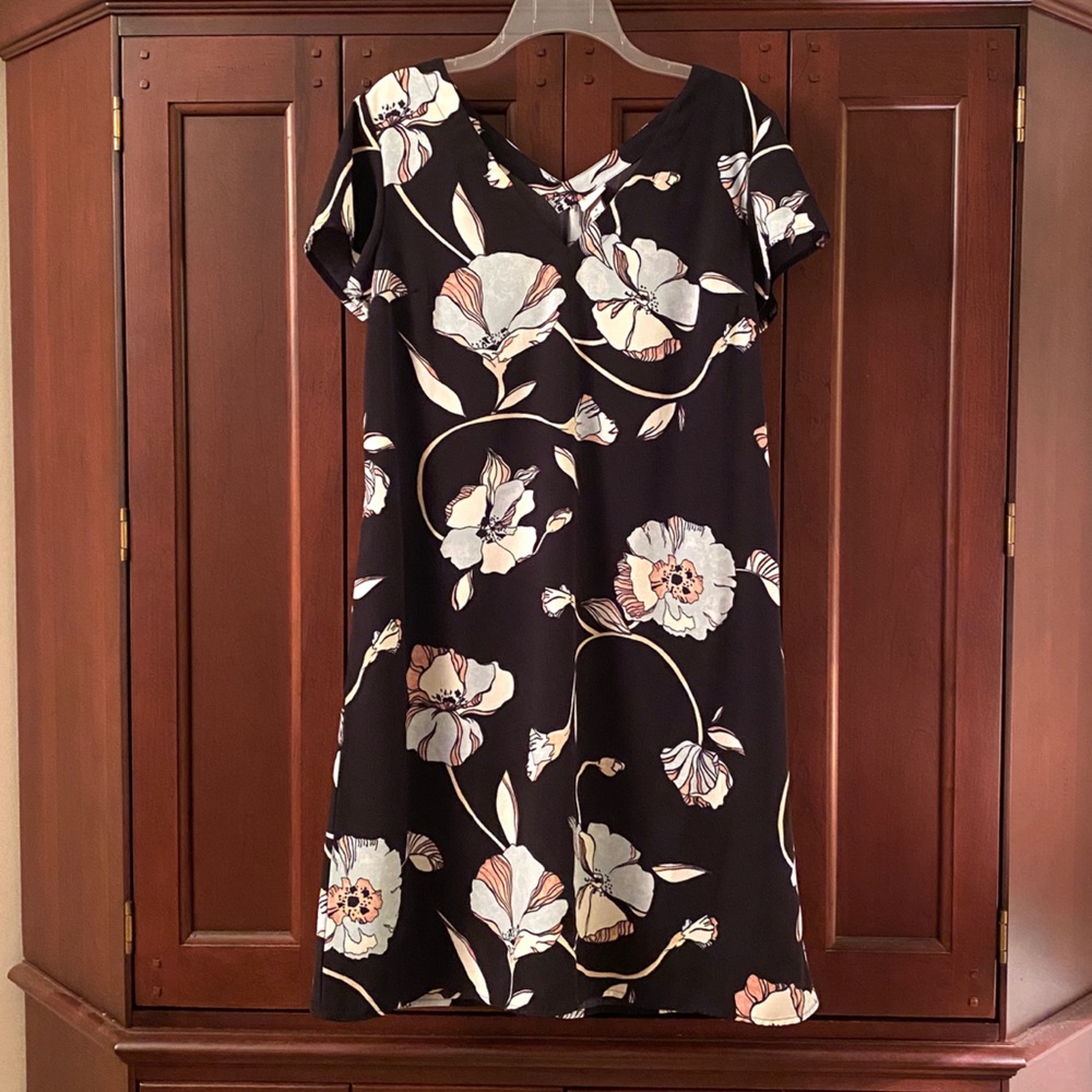 🖤NWT Pockets! Pullover Floral Dress
